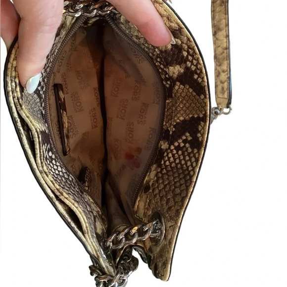 Michael Kors Whipped Chelsea Crossbody Cream/Tan Snake Print Silver Hardware - Picture 6 of 8